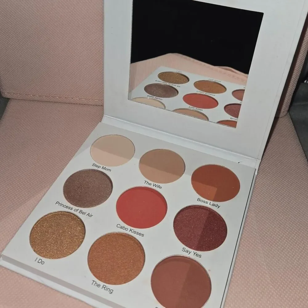 Give Them Lala Beauty  Eyeshadow Palette
